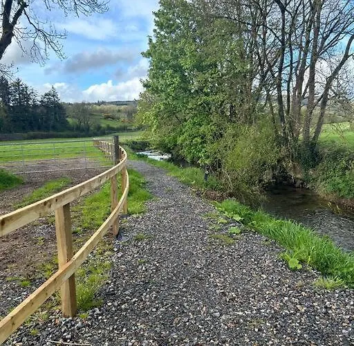 Riverside 度假居 *